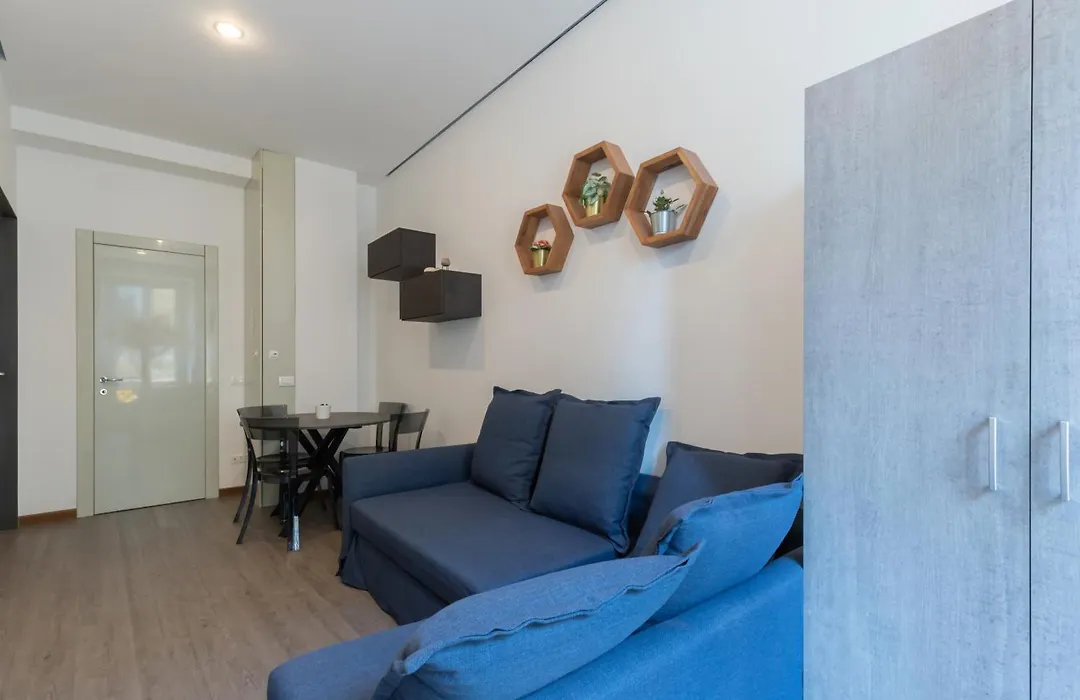 Corso Venezia Suite With Double Bathroom And Balcony-1