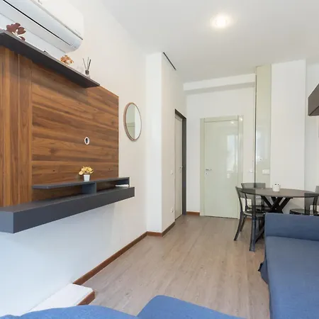 Corso Venezia Suite With Double Bathroom And Balcony-3